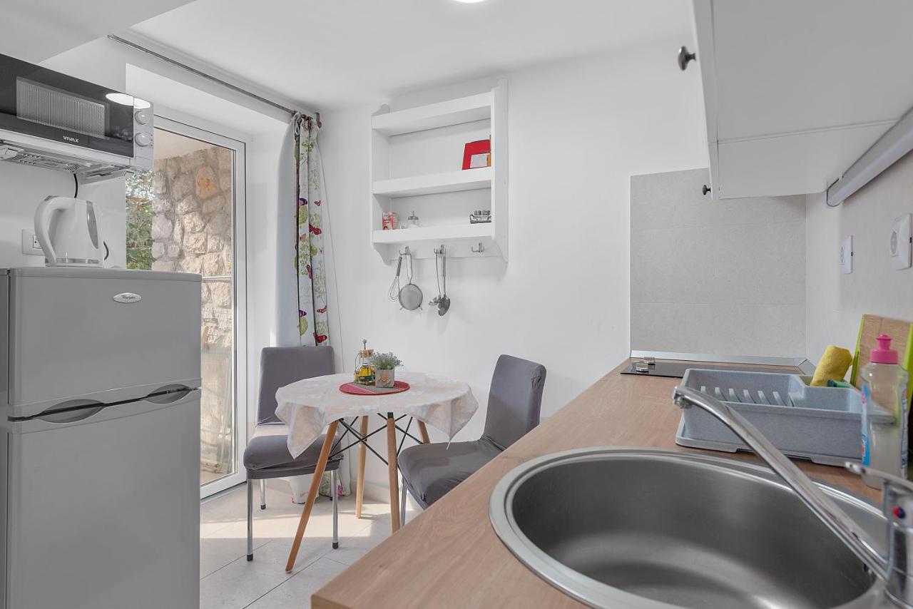 Apartments Joni Cikat Mali Losinj Exterior photo