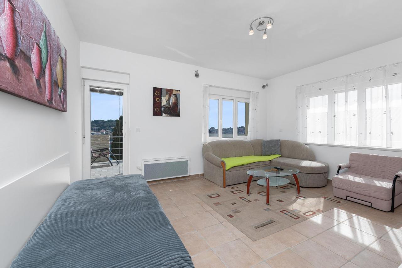 Apartments Joni Cikat Mali Losinj Exterior photo