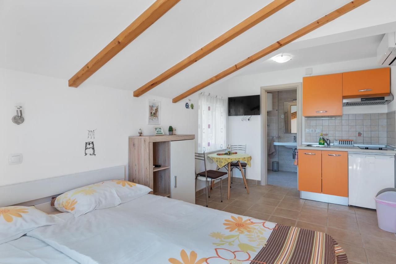 Apartments Joni Cikat Mali Losinj Exterior photo