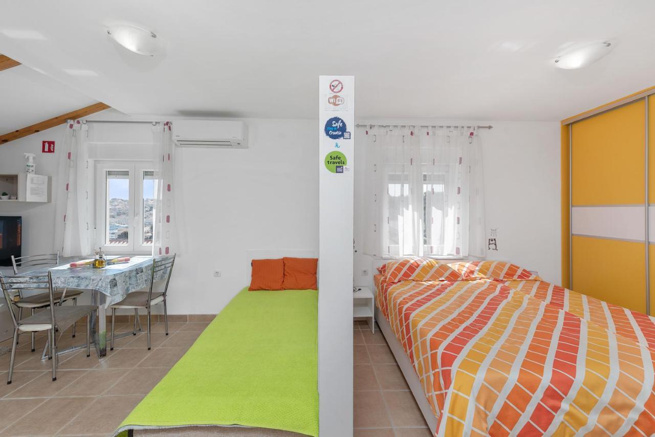 Apartments Joni Cikat Mali Losinj Exterior photo
