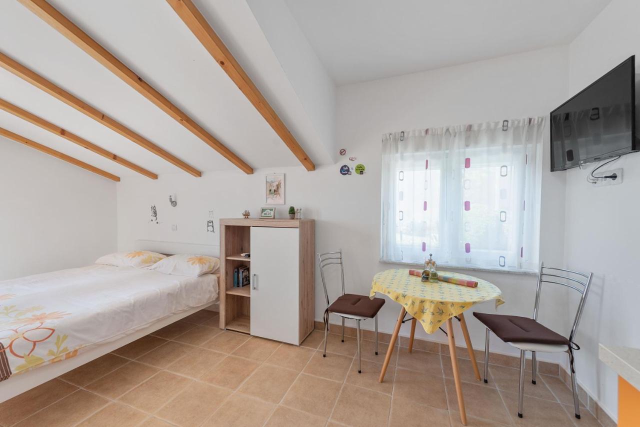 Apartments Joni Cikat Mali Losinj Exterior photo